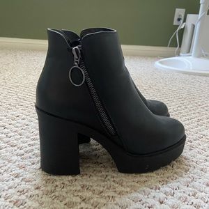 Platform black boots
